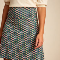 Border Skirt Naranja green closeup