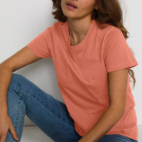 KAmarin SS T-shirt cedar closeup