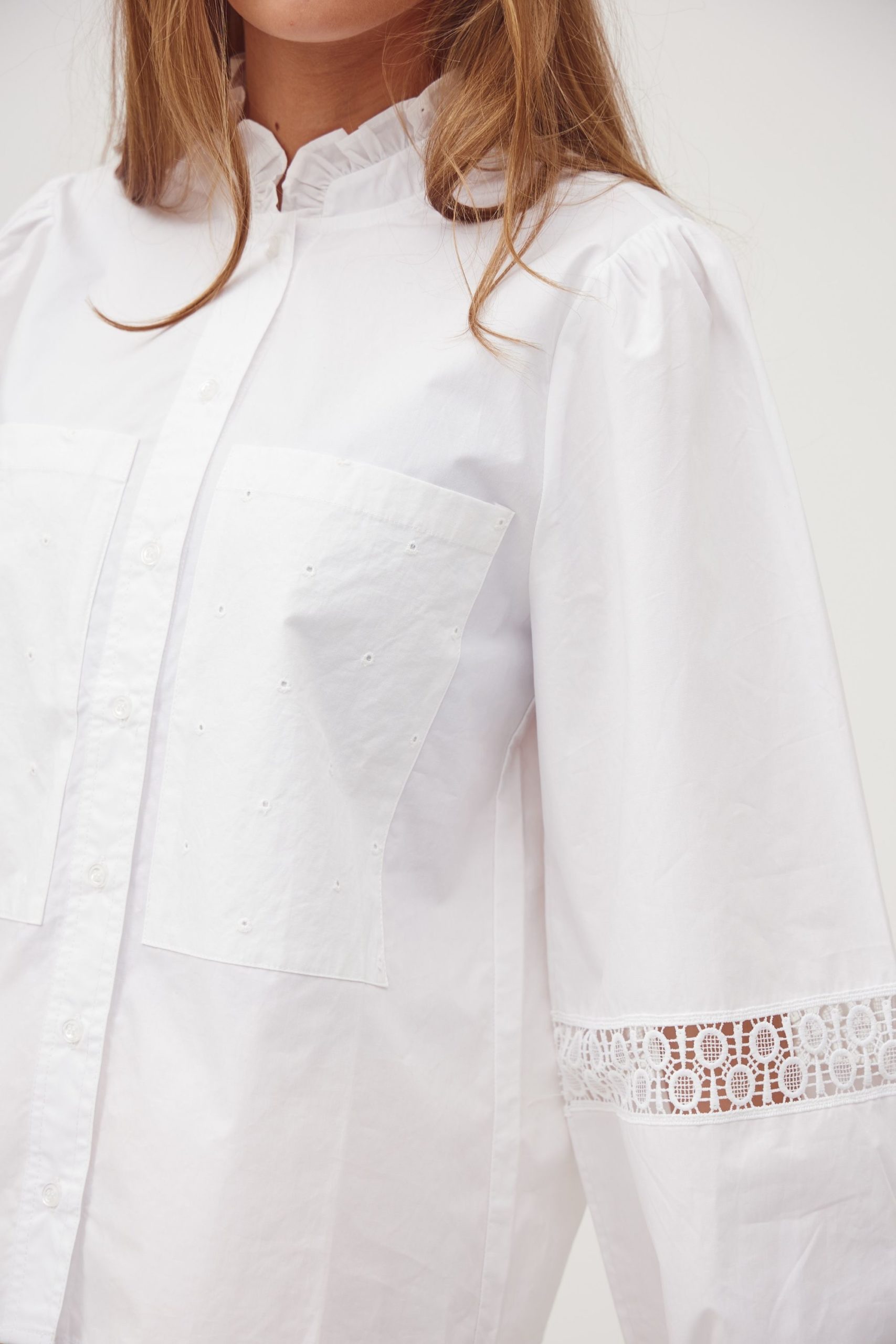 Tiffany white Shirt detalis