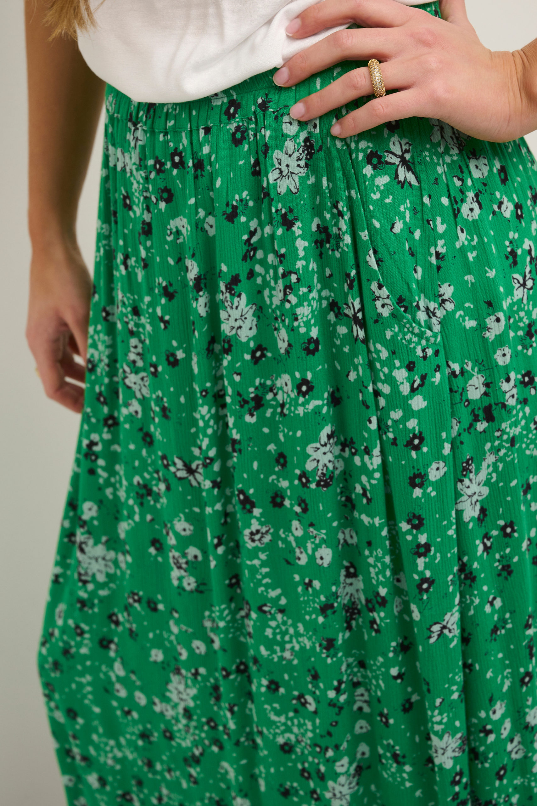 KAvilia Amber Skirt green closeup