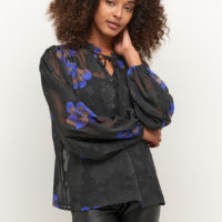 KAmeda Blouse front