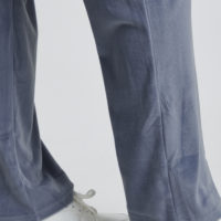 ByMitza Blue Velour Sæt legs closeup