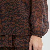 ByHima Brunette Blouse sleeve