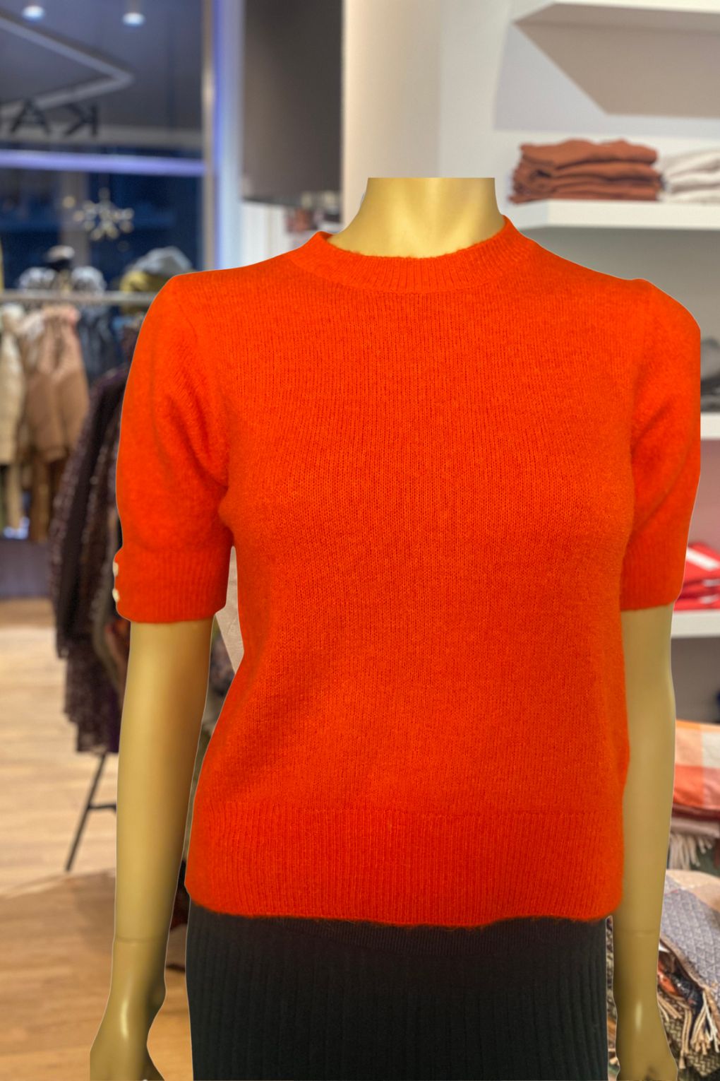 orange-red flower button knit on manequinn