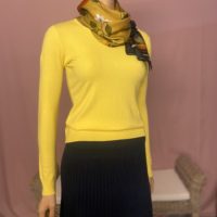 pullover yellow