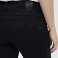 Suzy Black Curved Skinny Leg closeup back
