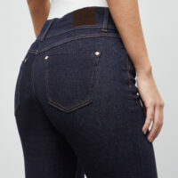 Suzy HW Skinny Leg Jeans closeup