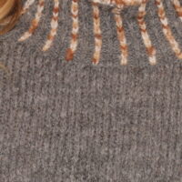 Grey Oversize Strik m/Turtleneck closeup