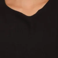 Black Bluse m/uld closeup