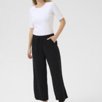 KAmilia Black Cropped Pants front